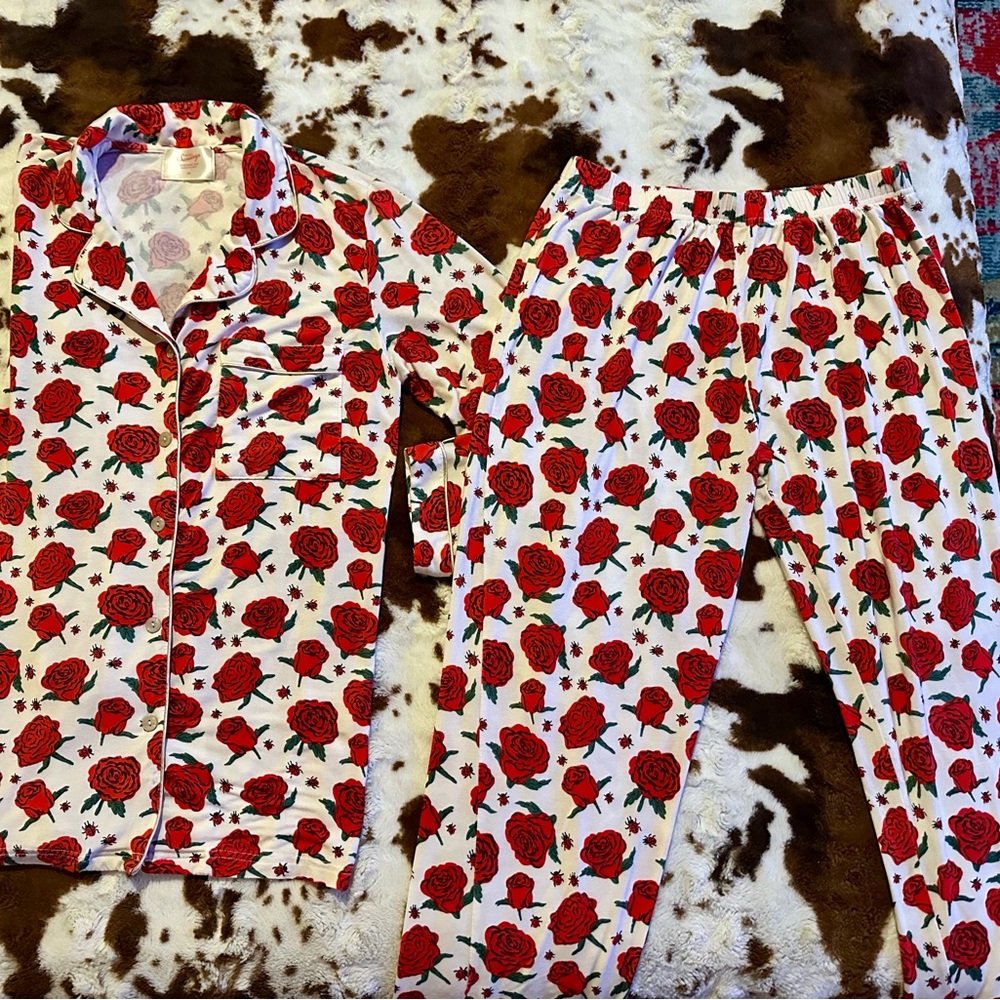 Women's White Pajama Set with Red Rose Print and ladybugs 🐞